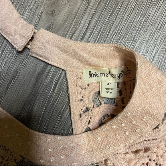 Love on a hanger pink feminine top - size xl - Picture 7 of 7